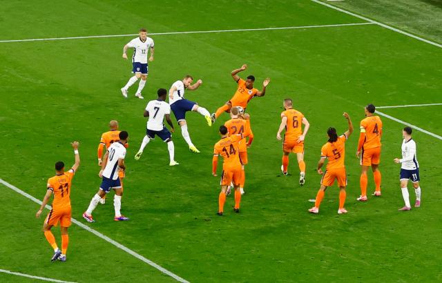 英格兰获点引争议 英名宿&专家:不该判点球