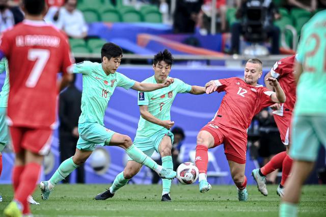 db真人官网-国足刷卡延续恩怨情仇？韦世豪对决阿菲夫几无可能