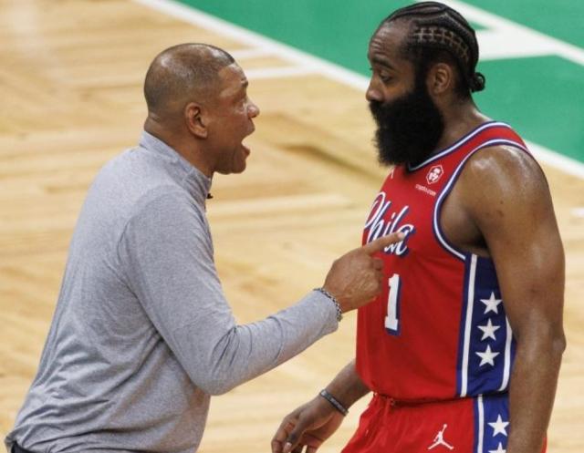 db真人官网-哈登太独导致将帅不和？里弗斯播客再曝哈登黑料